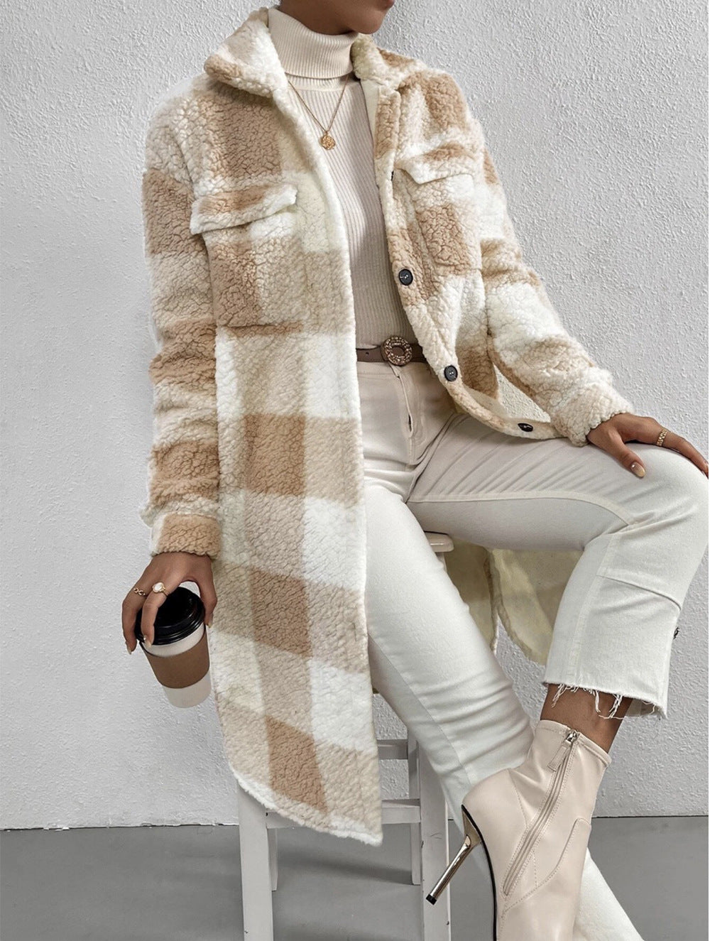 Veste longue en fausse fourrure à motif carreaux