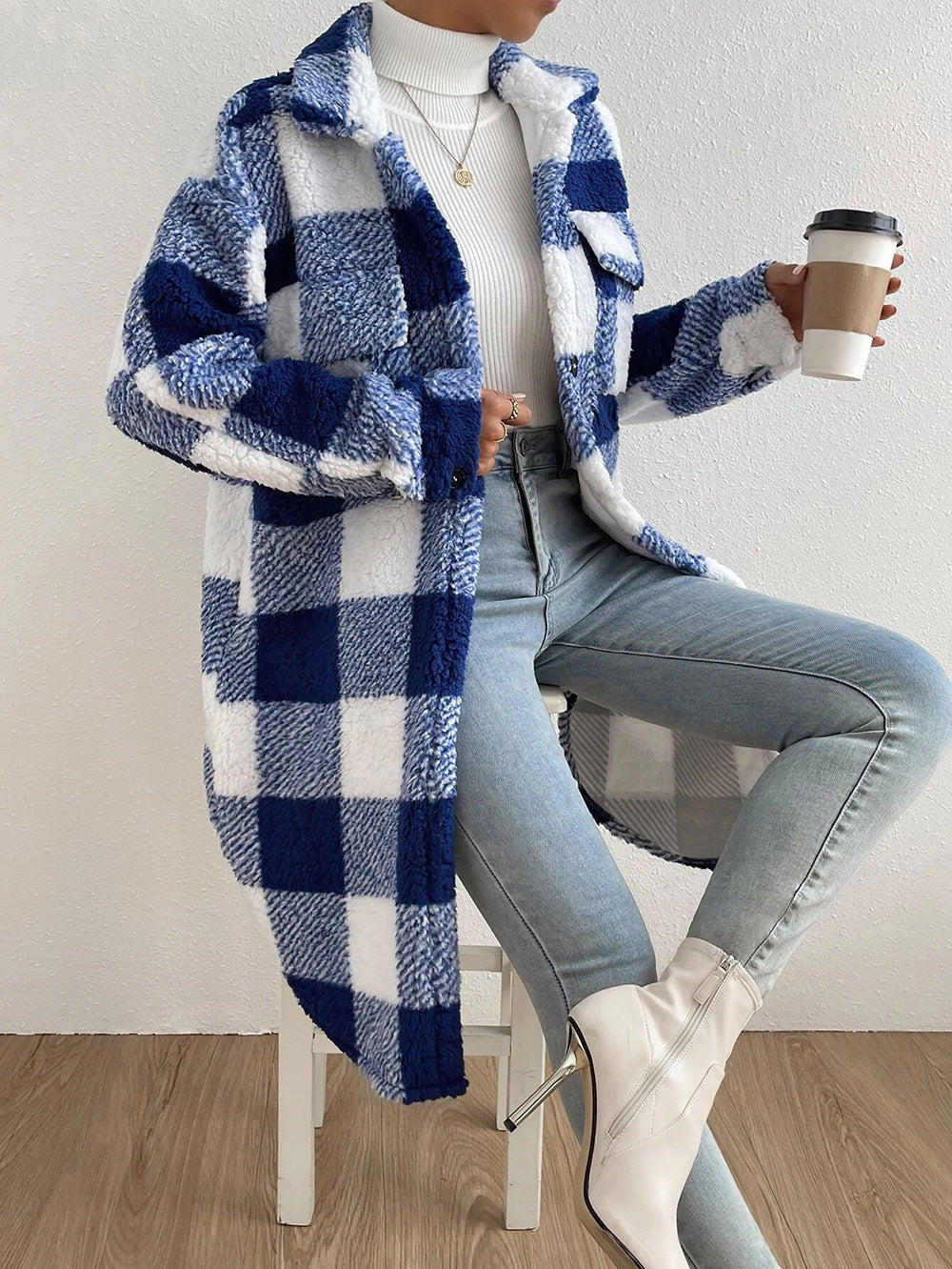 Veste longue en fausse fourrure à motif carreaux