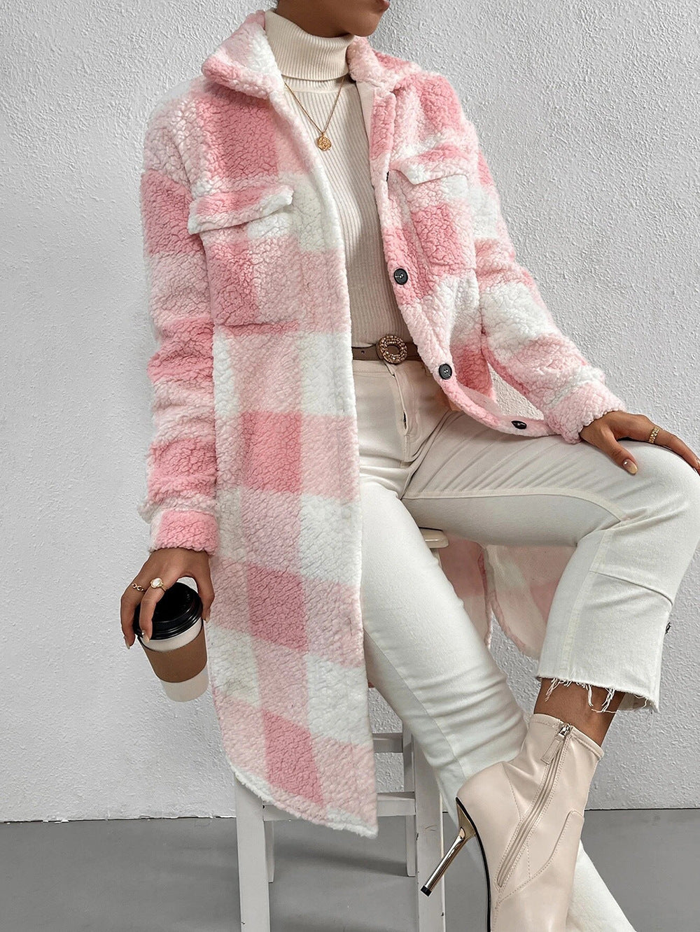 Veste longue en fausse fourrure à motif carreaux